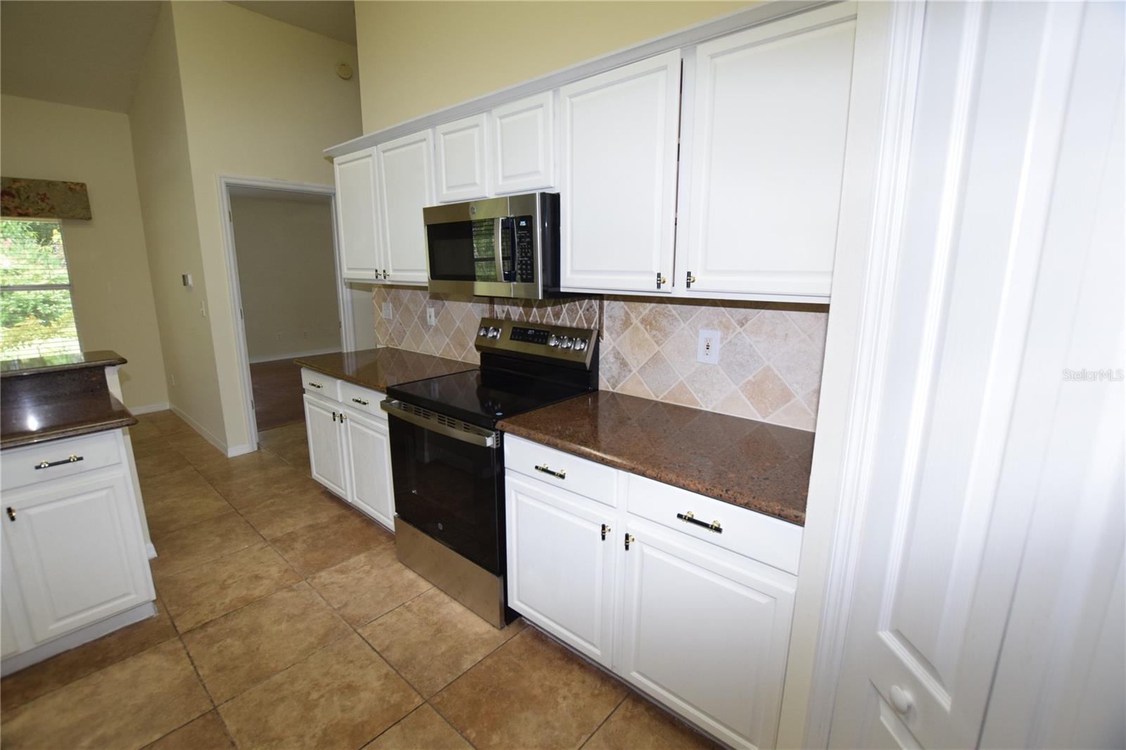 Image 22 of 50 For 10649 Versailles Boulevard