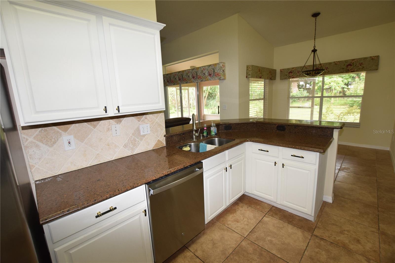 Image 24 of 50 For 10649 Versailles Boulevard