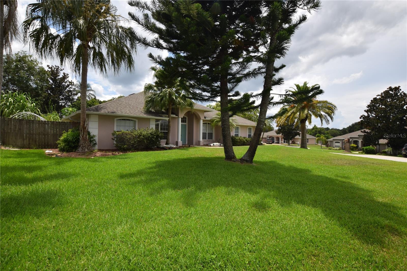 Image 3 of 50 For 10649 Versailles Boulevard