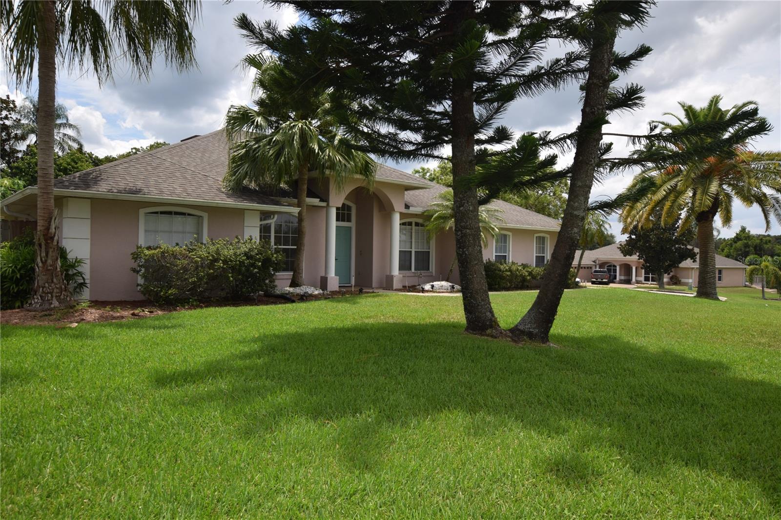 Image 4 of 50 For 10649 Versailles Boulevard