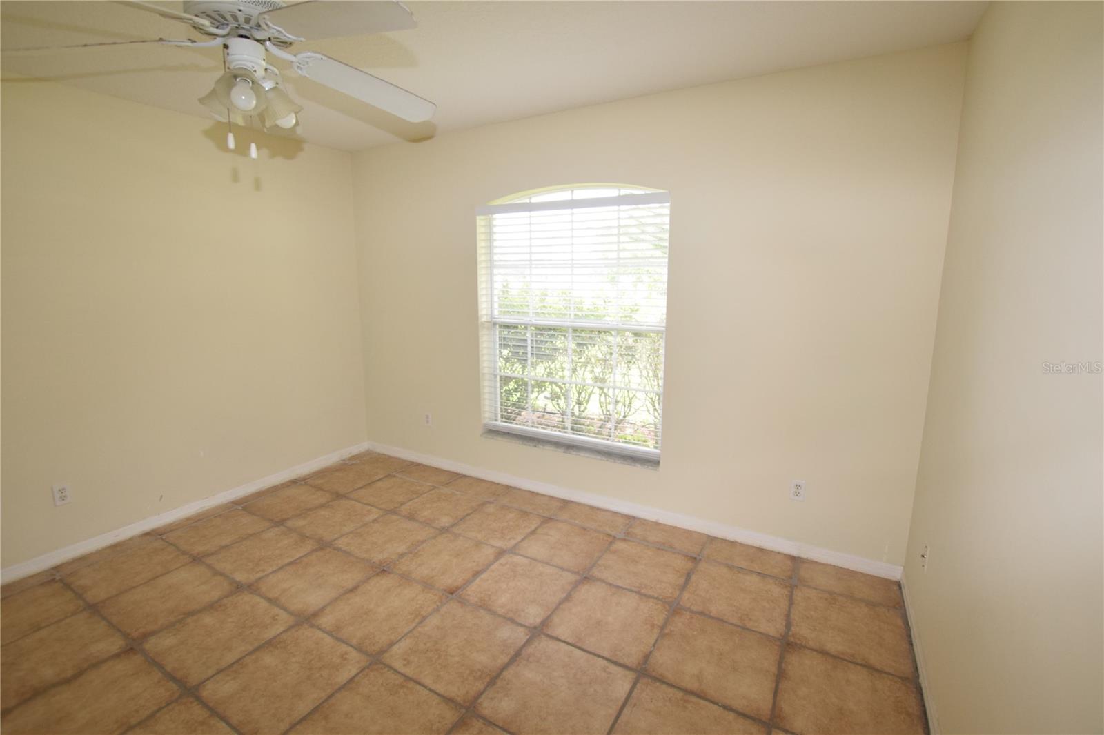 Image 42 of 50 For 10649 Versailles Boulevard