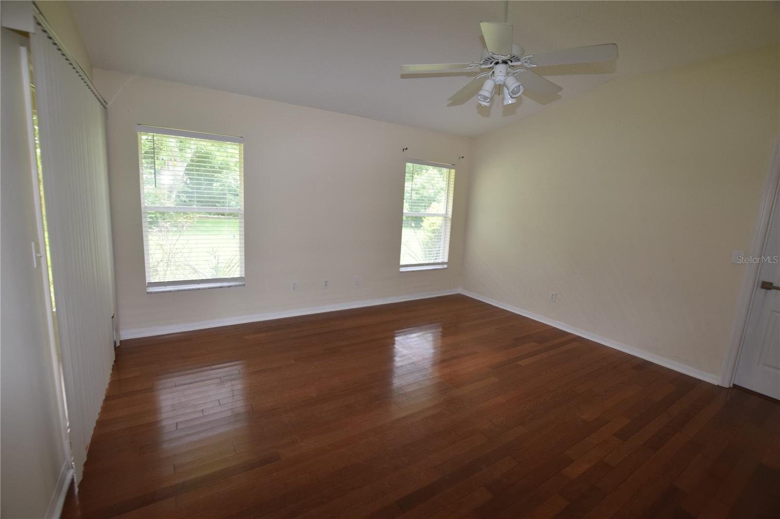 Image 43 of 50 For 10649 Versailles Boulevard
