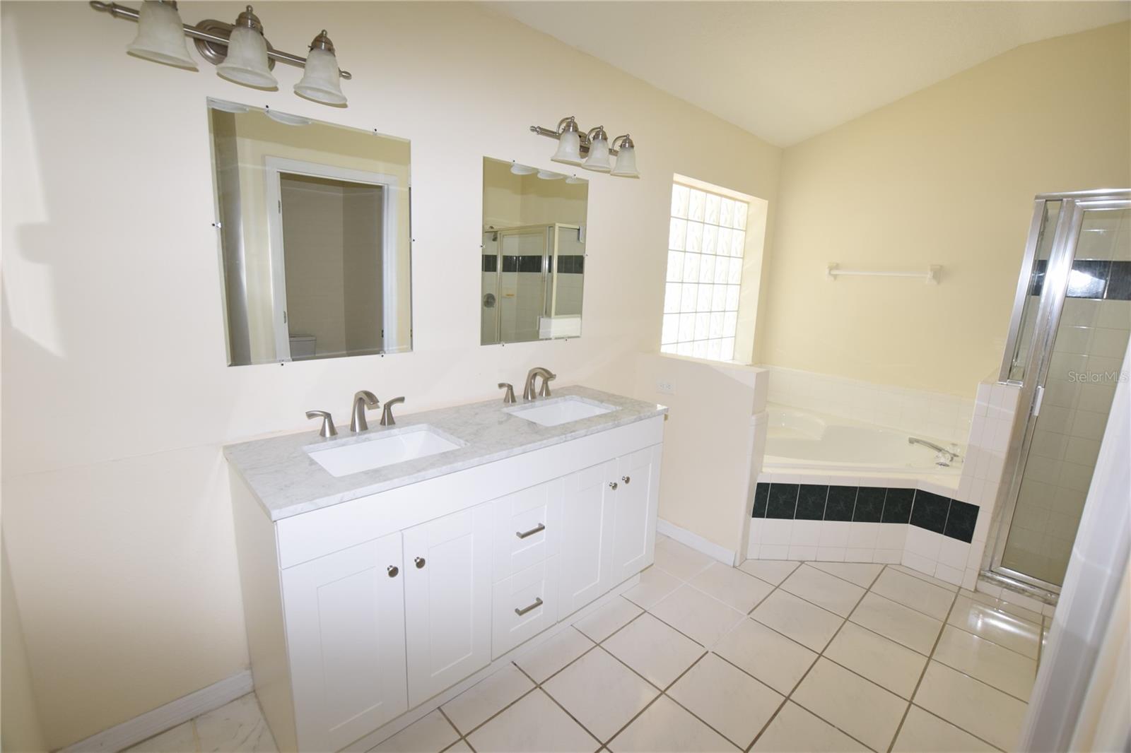 Image 47 of 50 For 10649 Versailles Boulevard