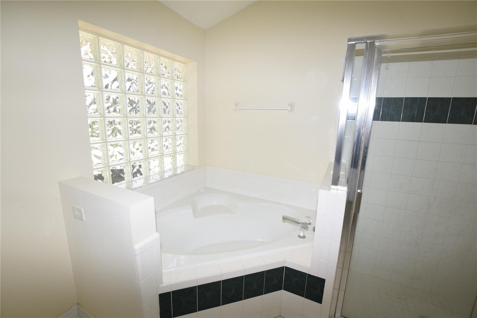 Image 49 of 50 For 10649 Versailles Boulevard