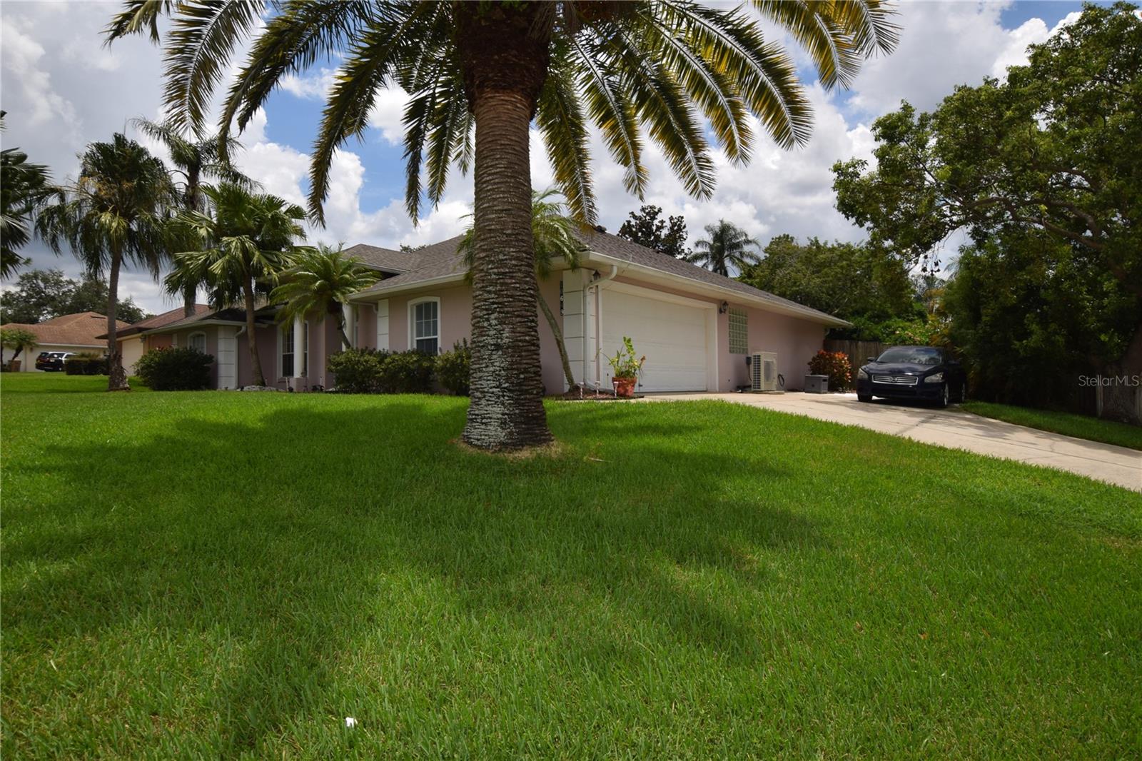 Image 5 of 50 For 10649 Versailles Boulevard