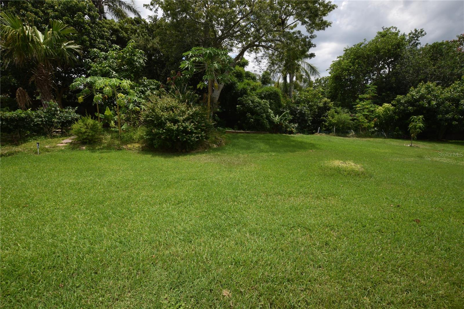 Image 8 of 50 For 10649 Versailles Boulevard