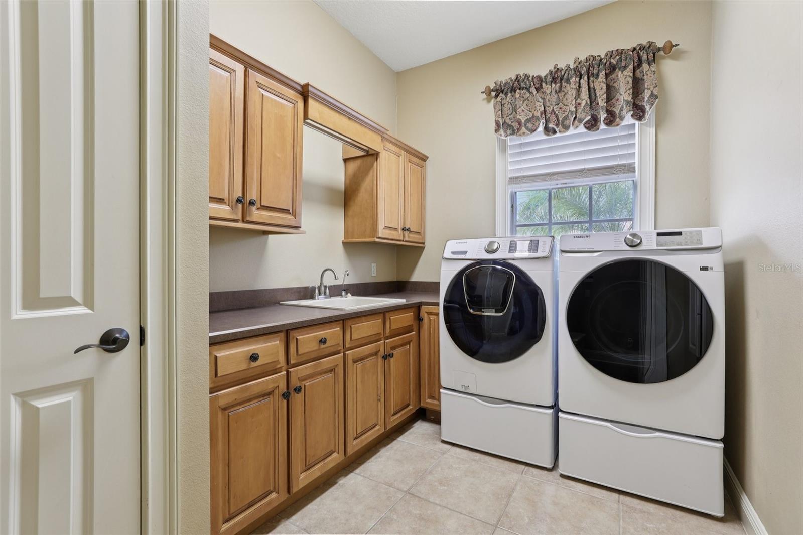 Image 30 of 58 For 1086 Henley Downs Place