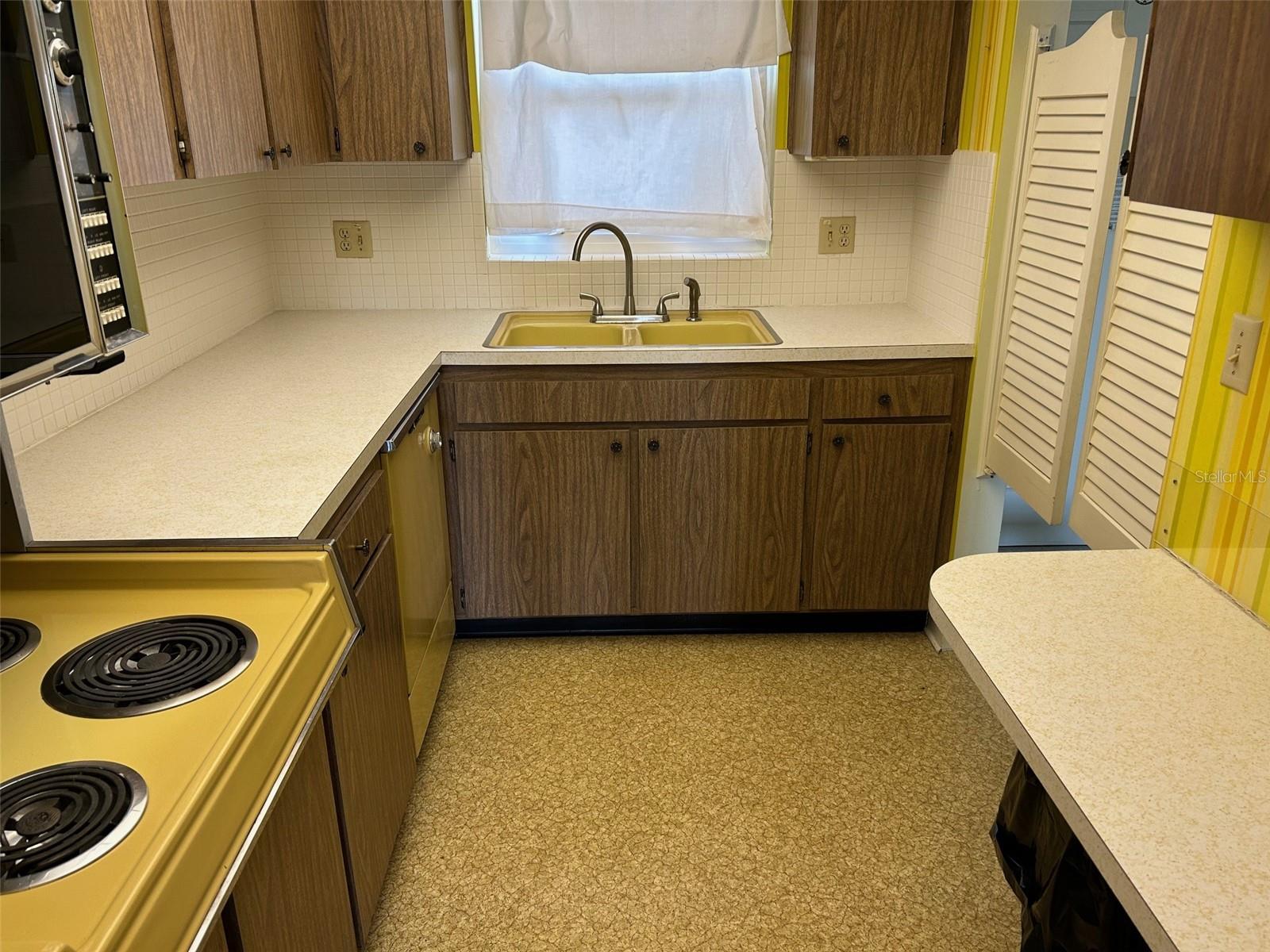 Image 19 of 23 For 5555 Gulf Boulevard 312