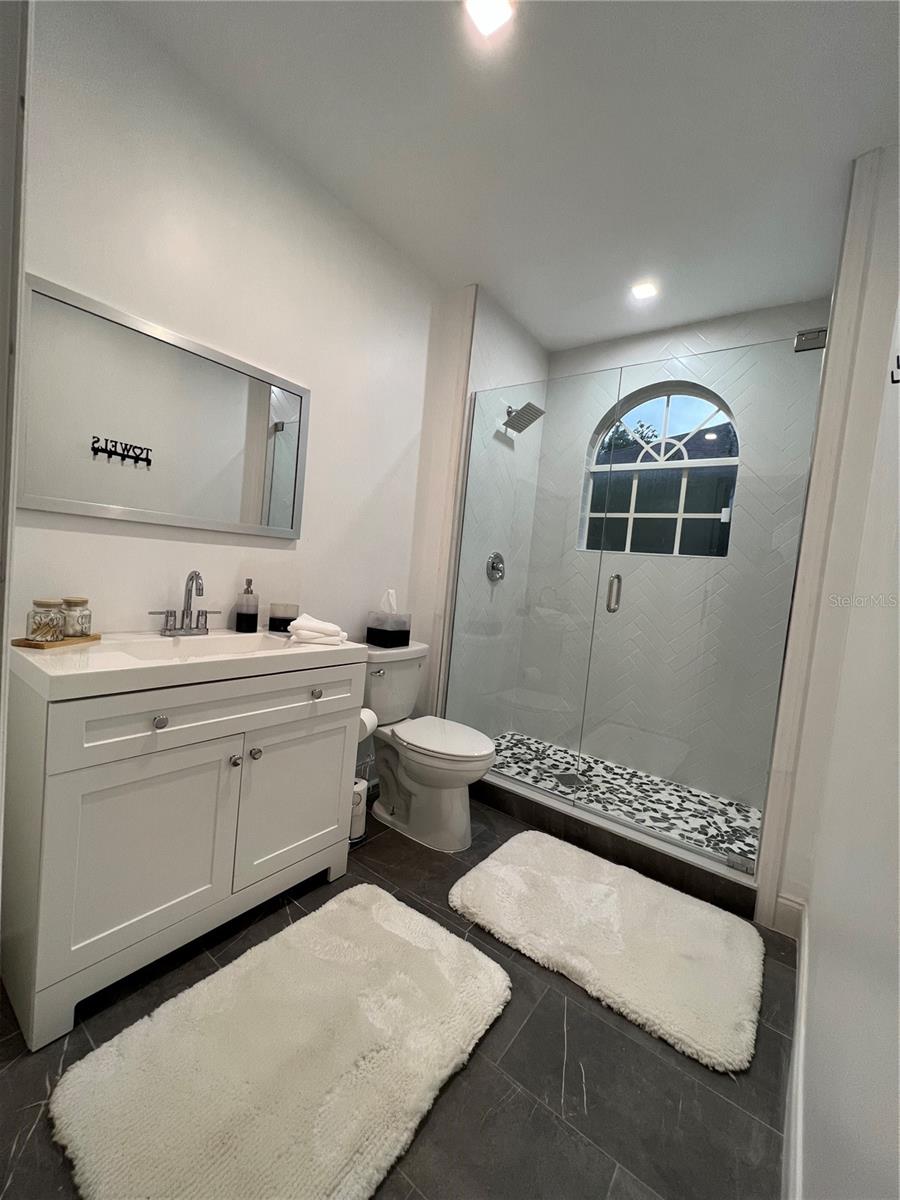 Image 10 of 17 For 1644 Livingston Street