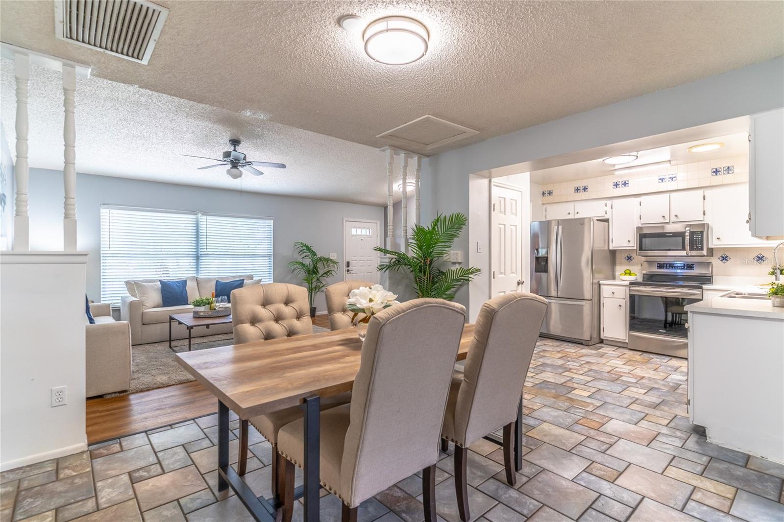 Image 13 of 52 For 8645 Pinestraw Lane