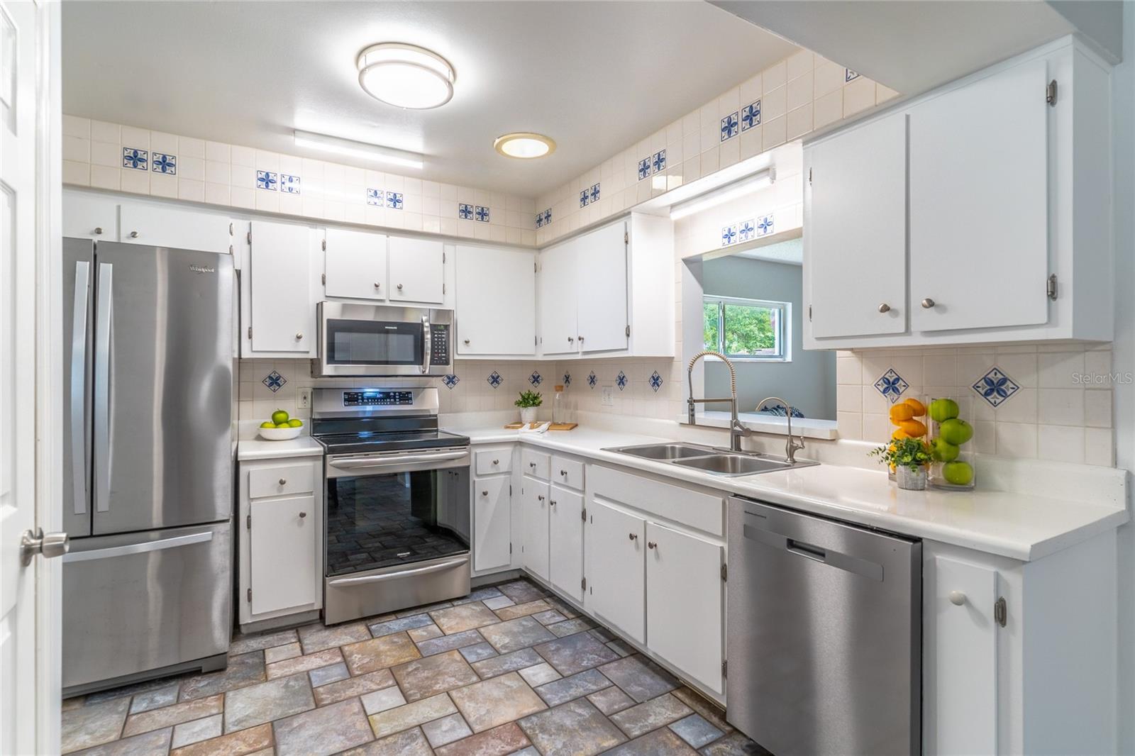Image 14 of 52 For 8645 Pinestraw Lane