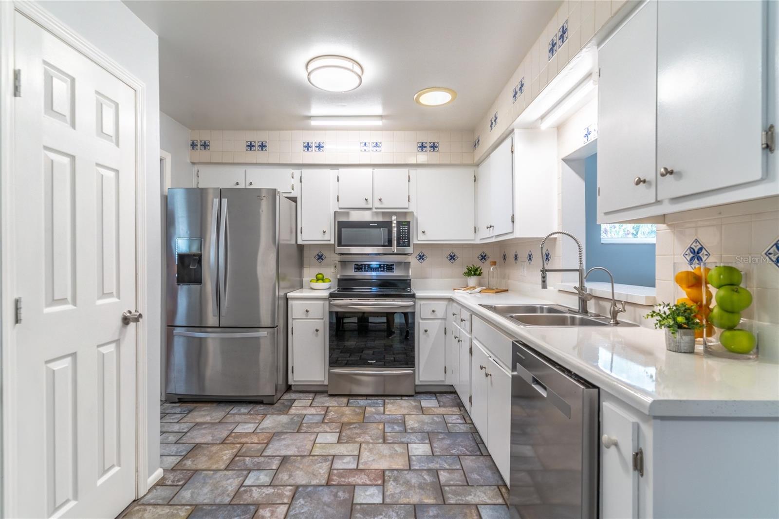 Image 15 of 52 For 8645 Pinestraw Lane