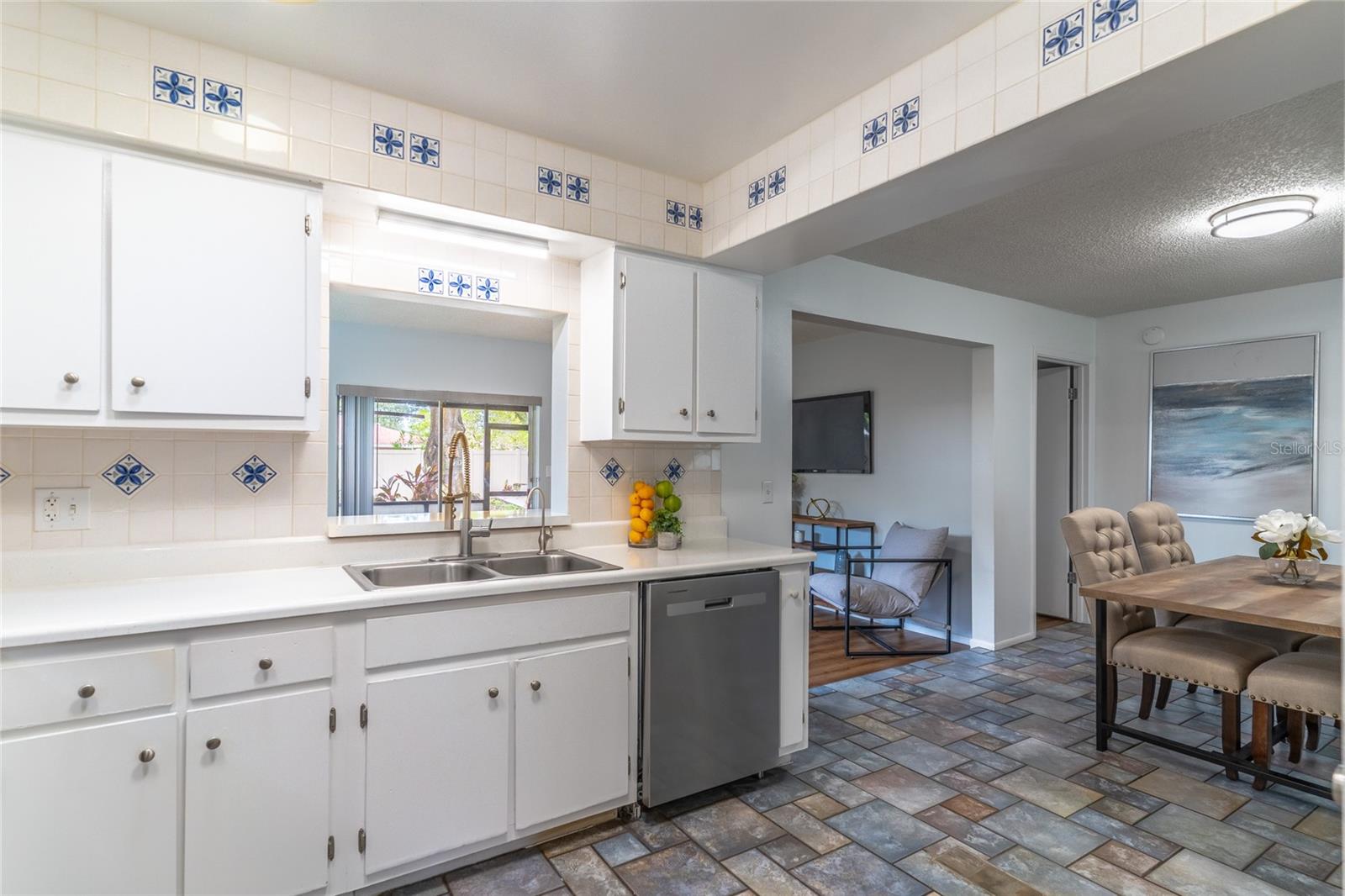 Image 17 of 52 For 8645 Pinestraw Lane