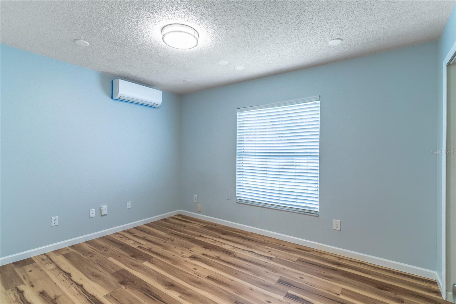 Image 32 of 52 For 8645 Pinestraw Lane