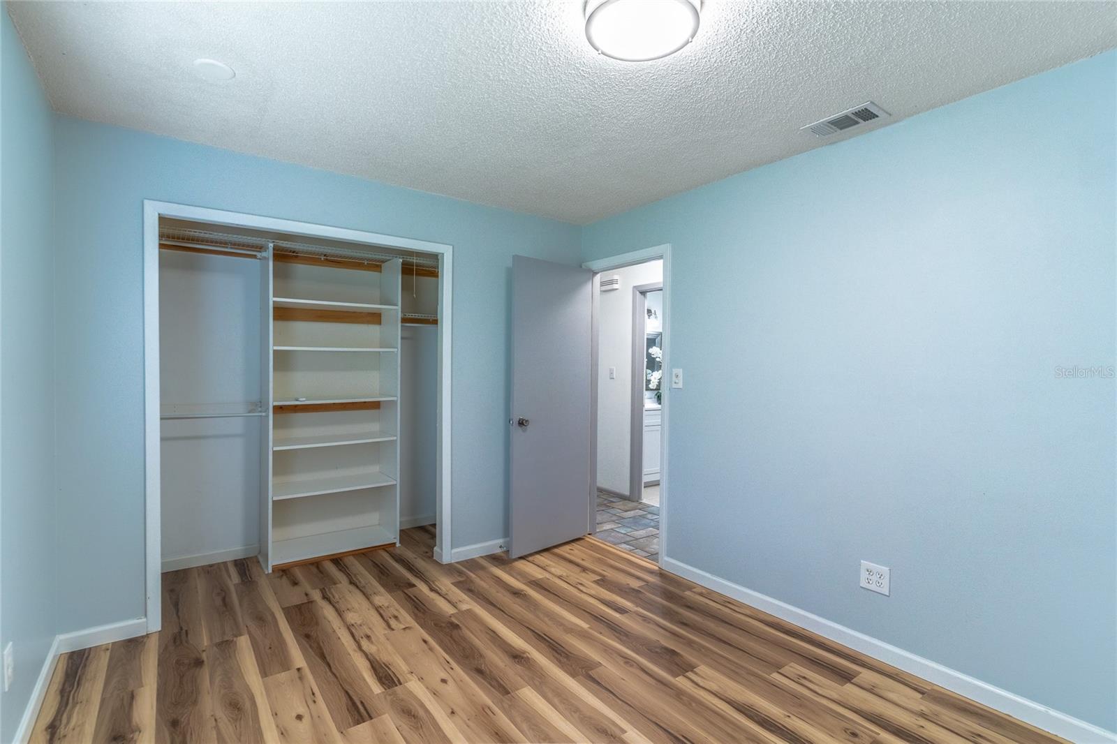 Image 33 of 52 For 8645 Pinestraw Lane