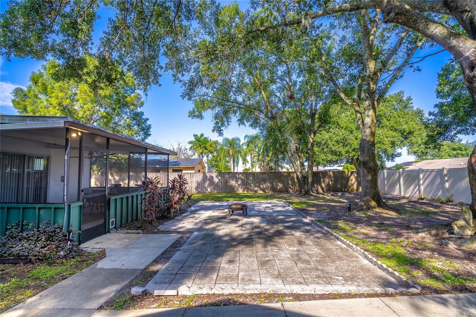 Image 40 of 52 For 8645 Pinestraw Lane