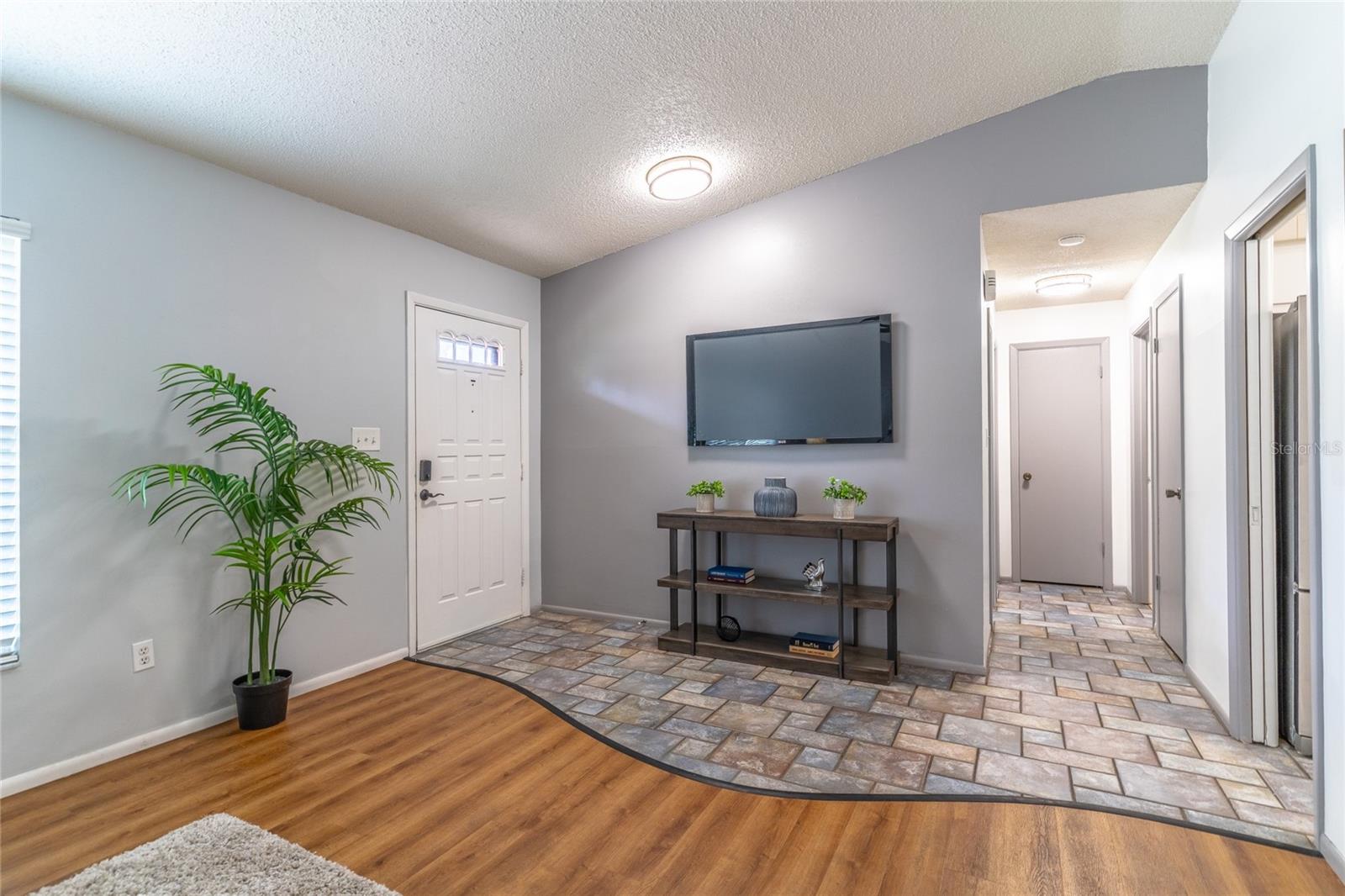 Image 6 of 52 For 8645 Pinestraw Lane