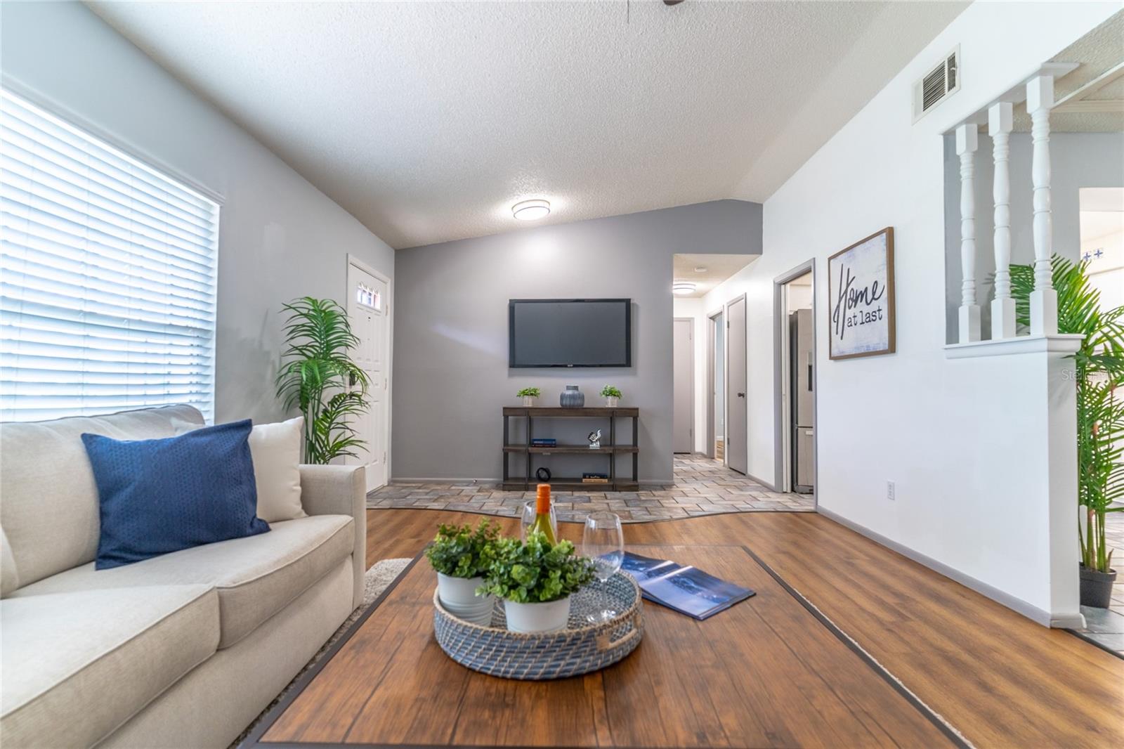 Image 7 of 52 For 8645 Pinestraw Lane