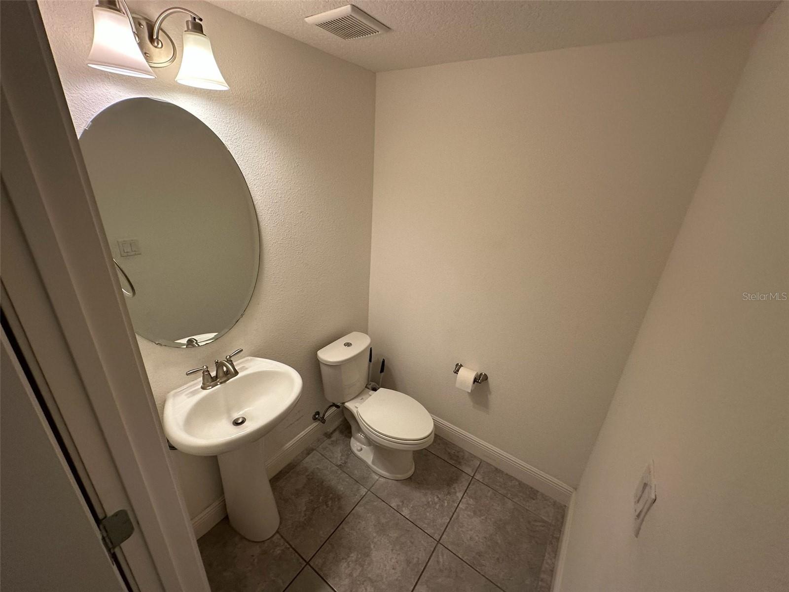 Image 5 of 23 For 14092 Millington Street