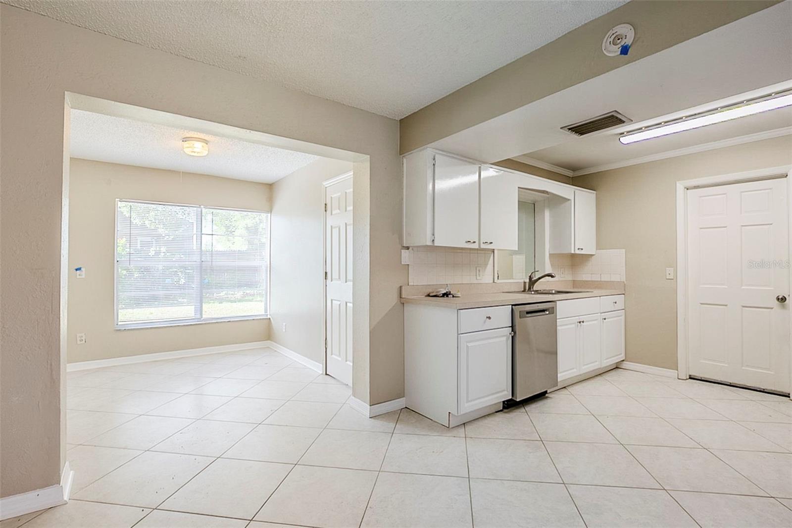 Image 10 of 33 For 1711 Ironwood Court E
