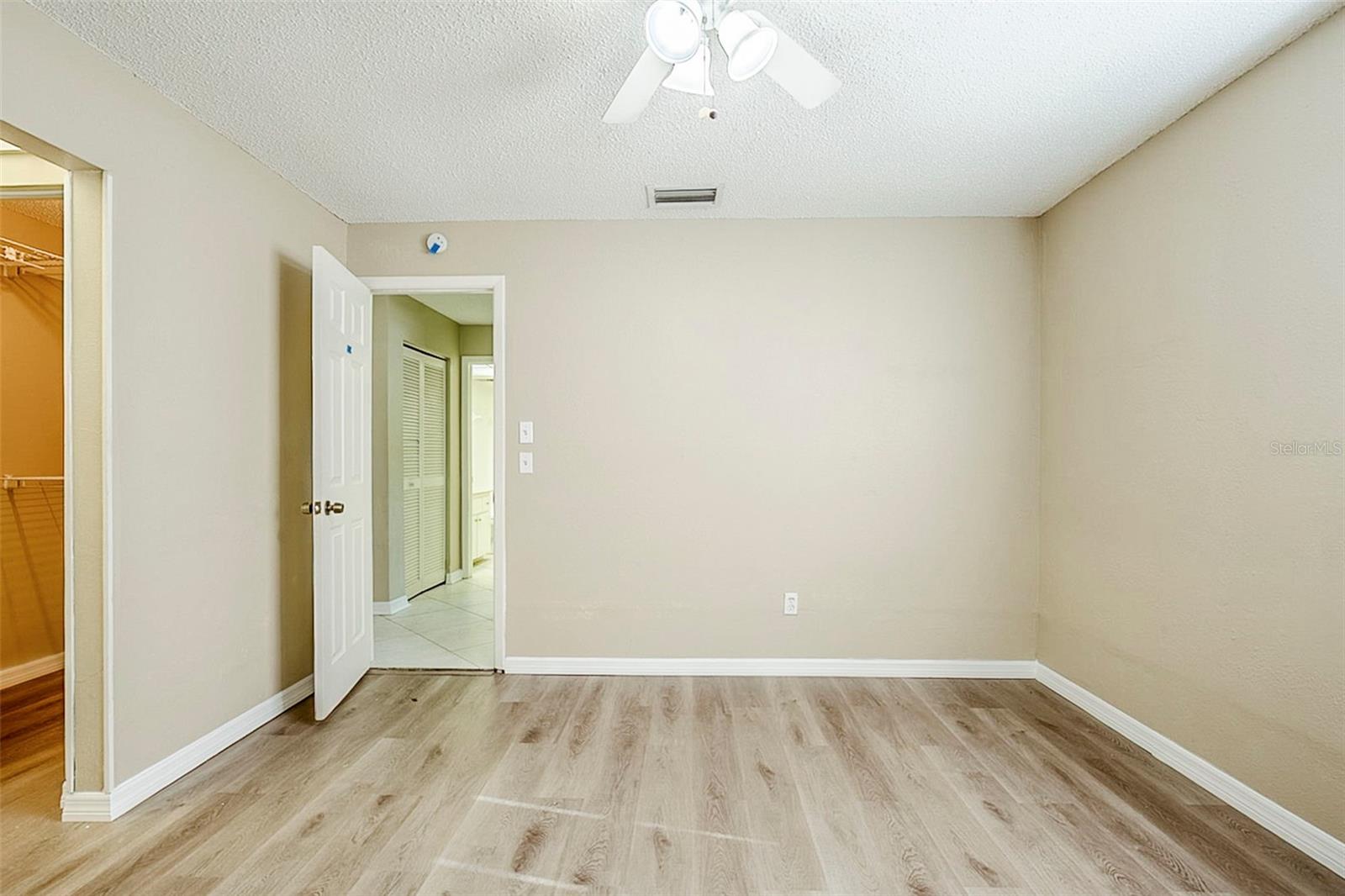 Image 21 of 33 For 1711 Ironwood Court E