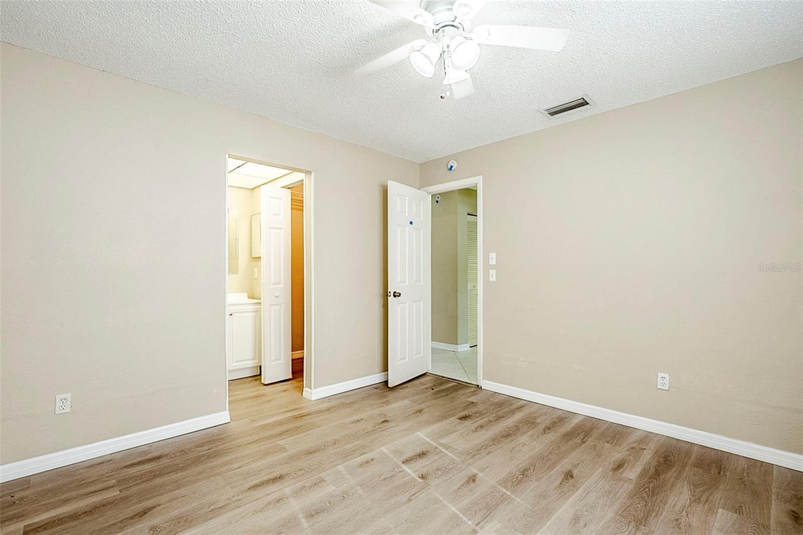 Image 22 of 33 For 1711 Ironwood Court E