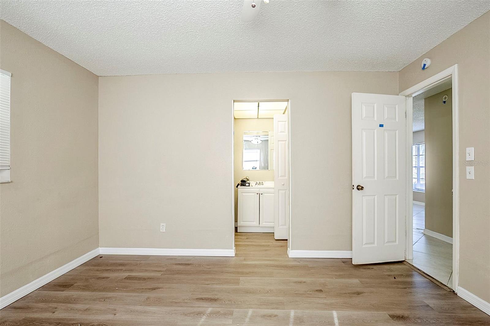 Image 23 of 33 For 1711 Ironwood Court E