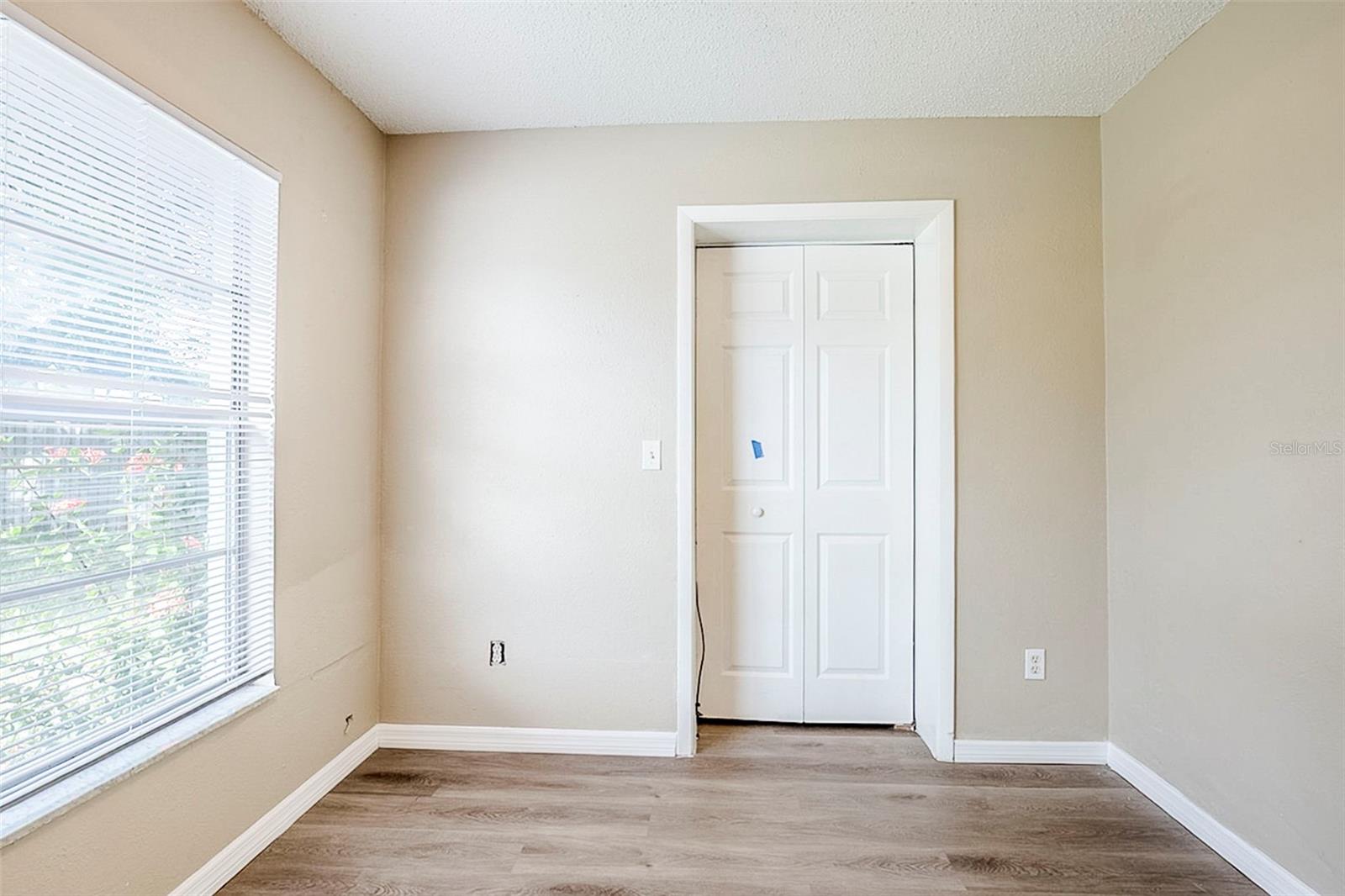 Image 27 of 33 For 1711 Ironwood Court E