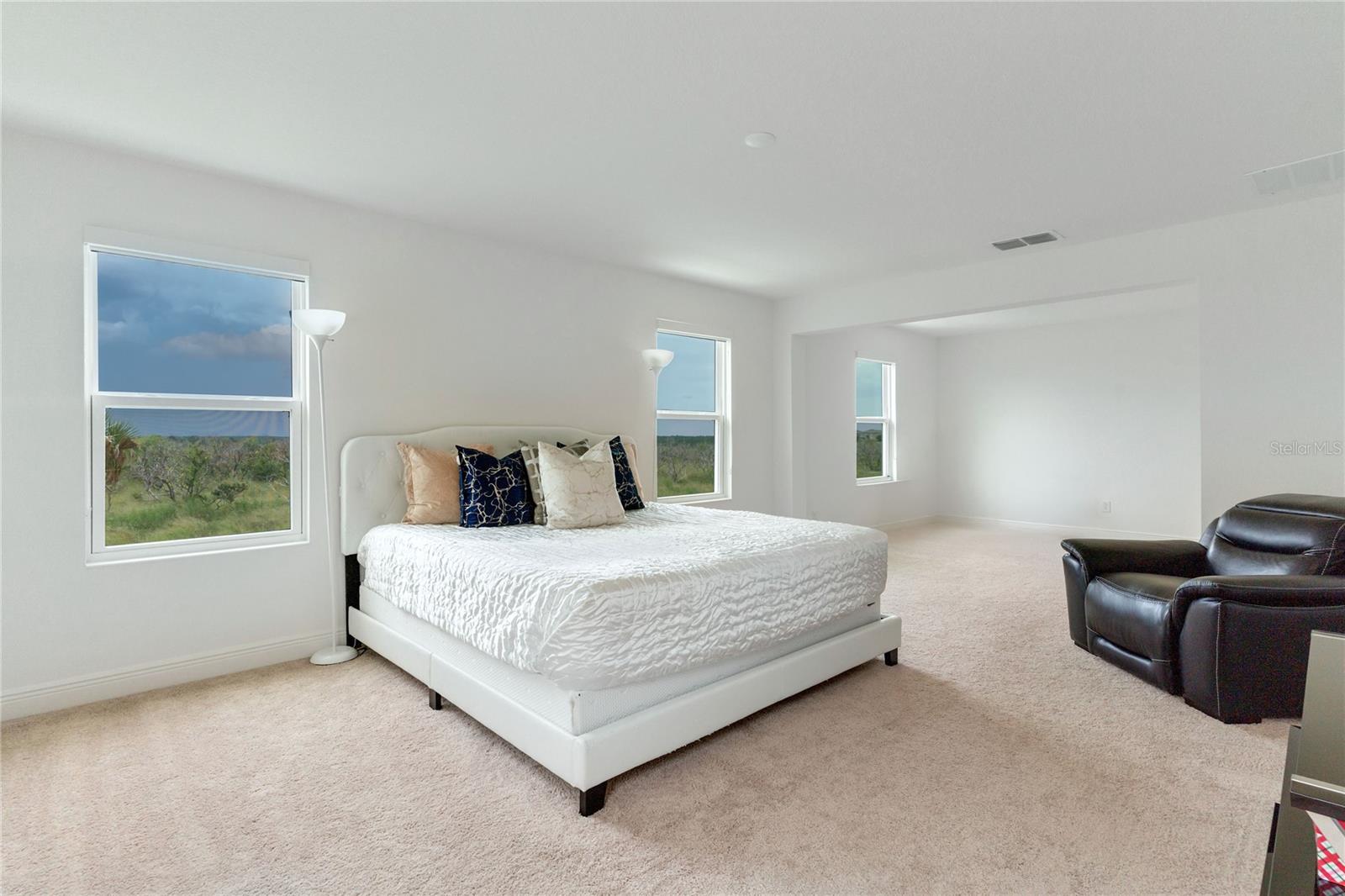 Image 16 of 26 For 14509 Crestavista Avenue