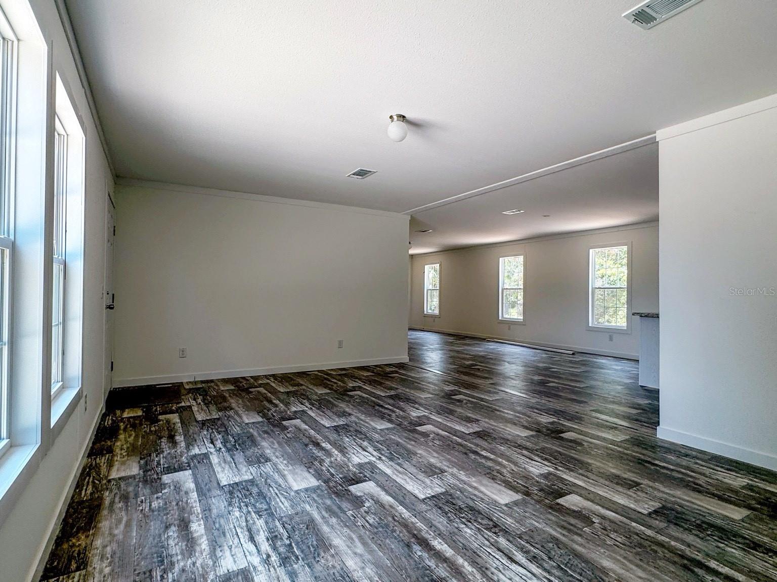 Image 3 of 18 For 8267 Jennifer Court