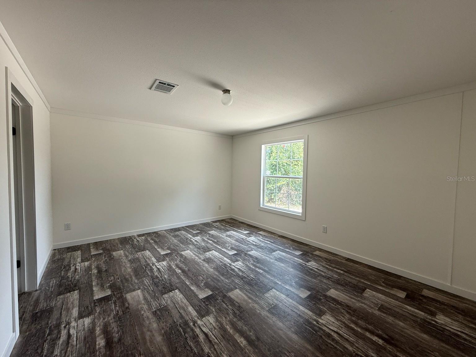 Image 4 of 18 For 8267 Jennifer Court
