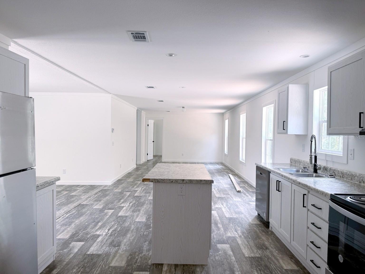 Image 6 of 18 For 8267 Jennifer Court