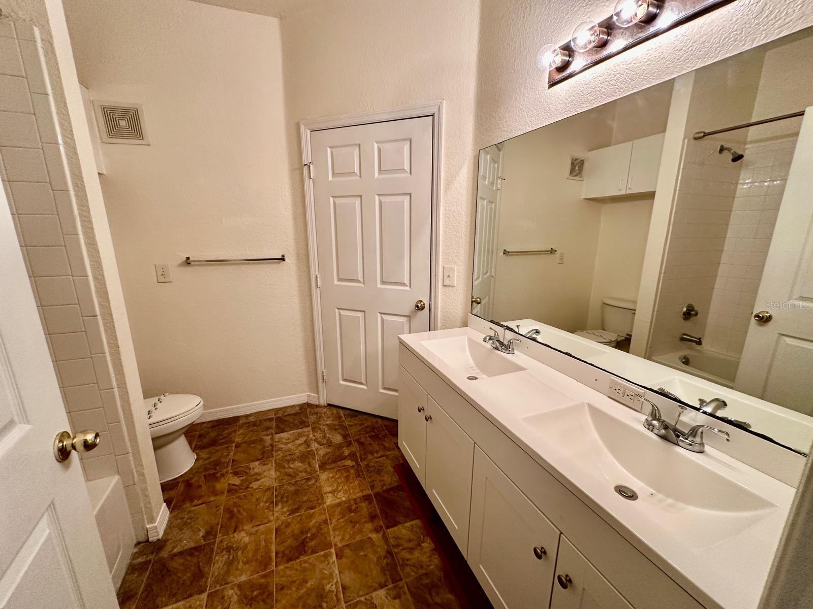 Image 14 of 25 For 3561 Conroy Road 215