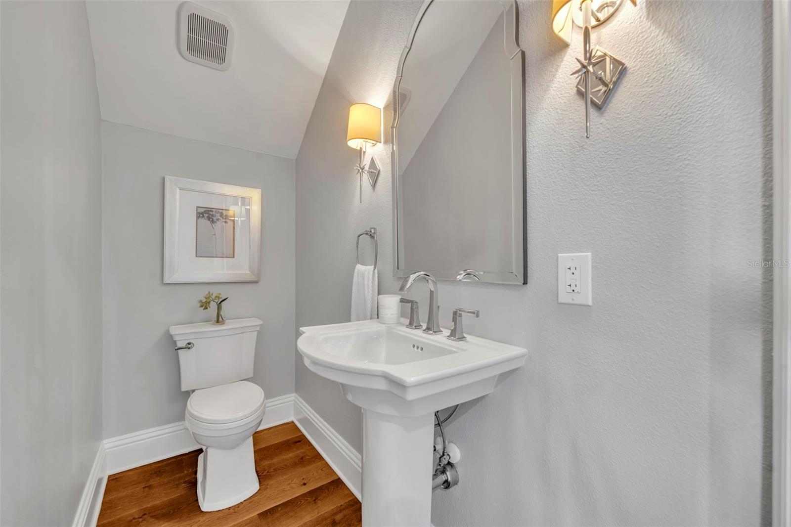 Image 17 of 37 For 904 Brightwater Circle