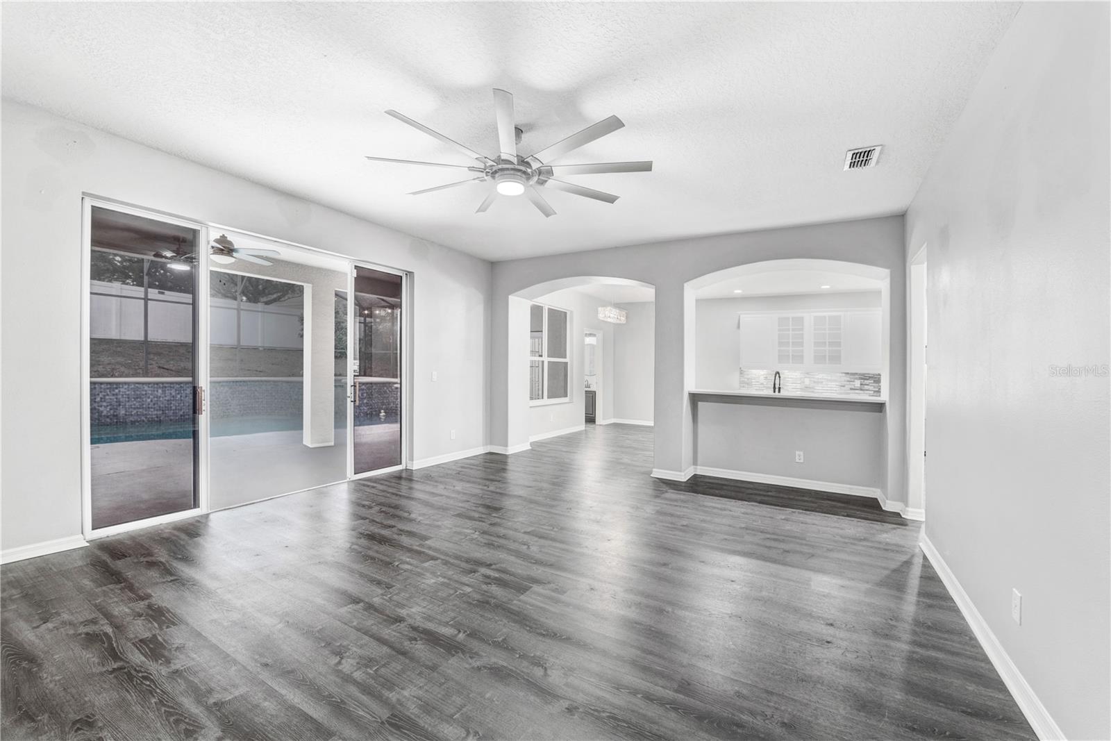 Image 5 of 25 For 207 Largovista Drive