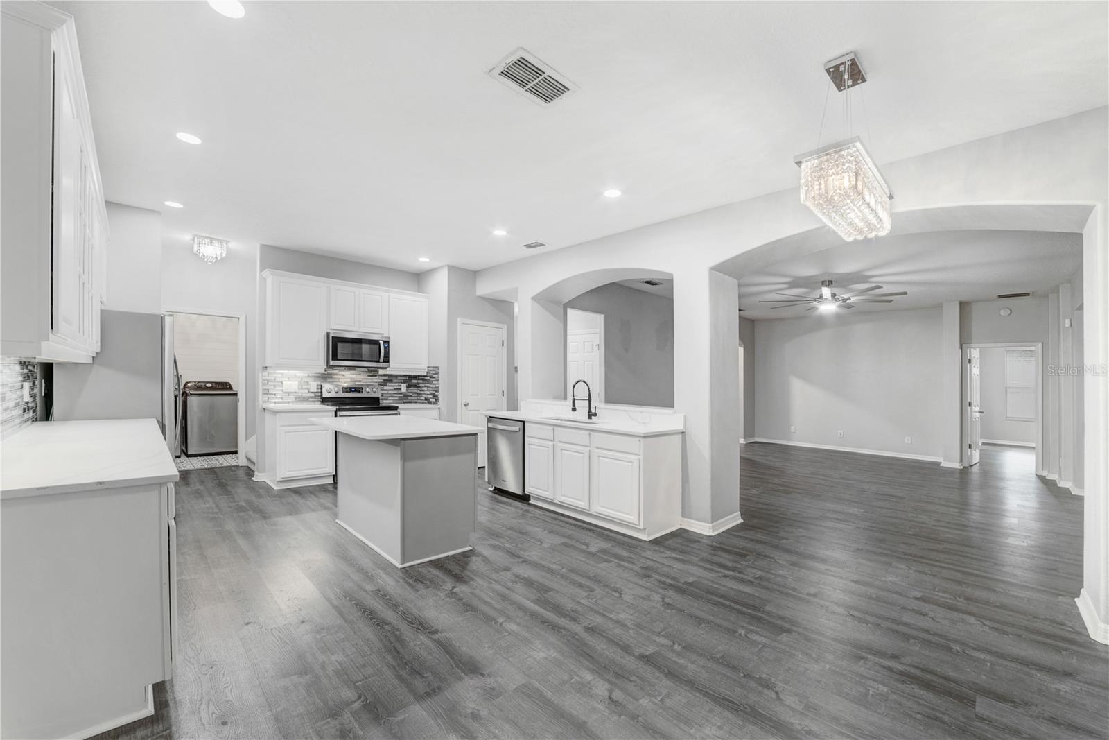 Image 7 of 25 For 207 Largovista Drive