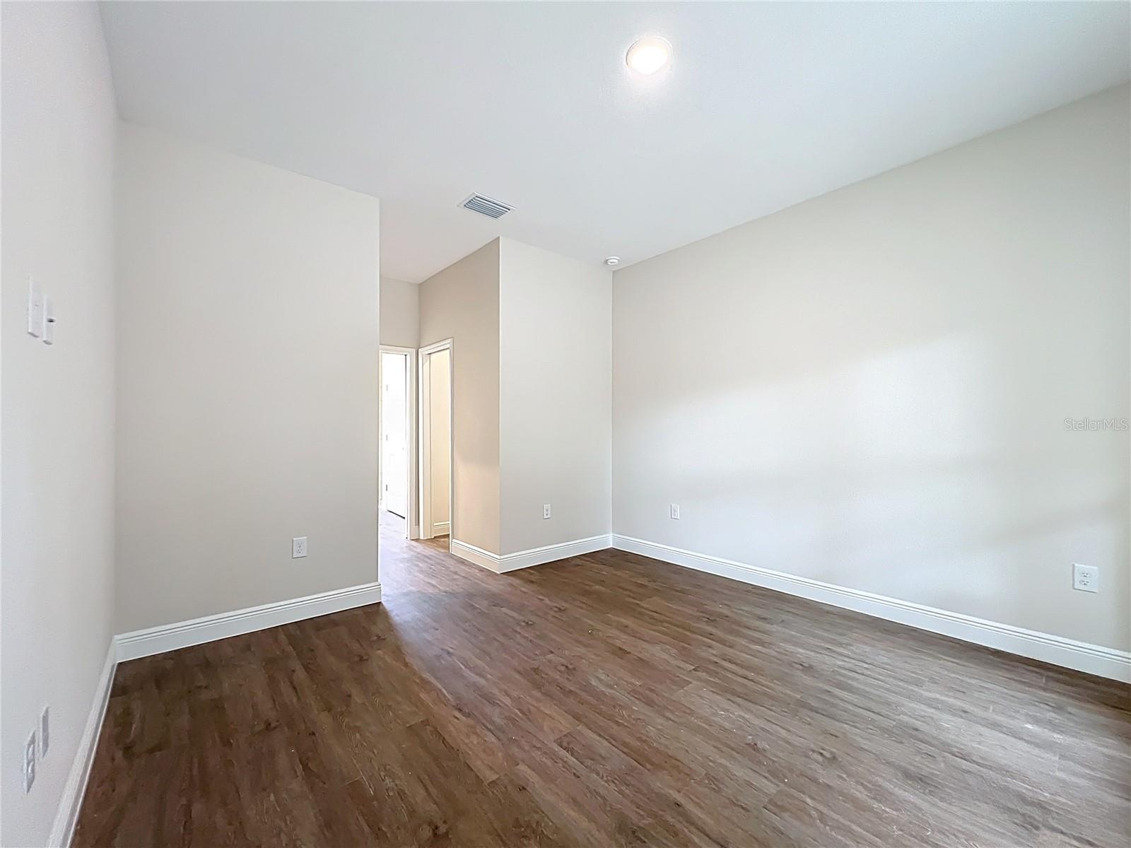 Image 17 of 41 For 8827 Mendoza Way