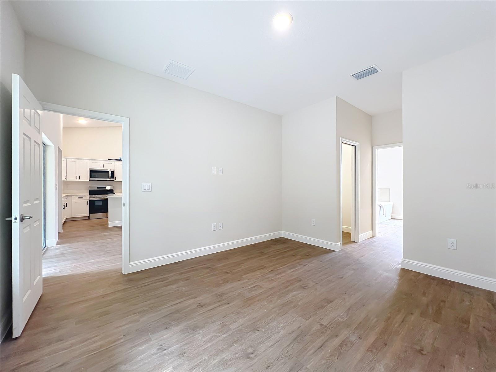 Image 18 of 41 For 8827 Mendoza Way