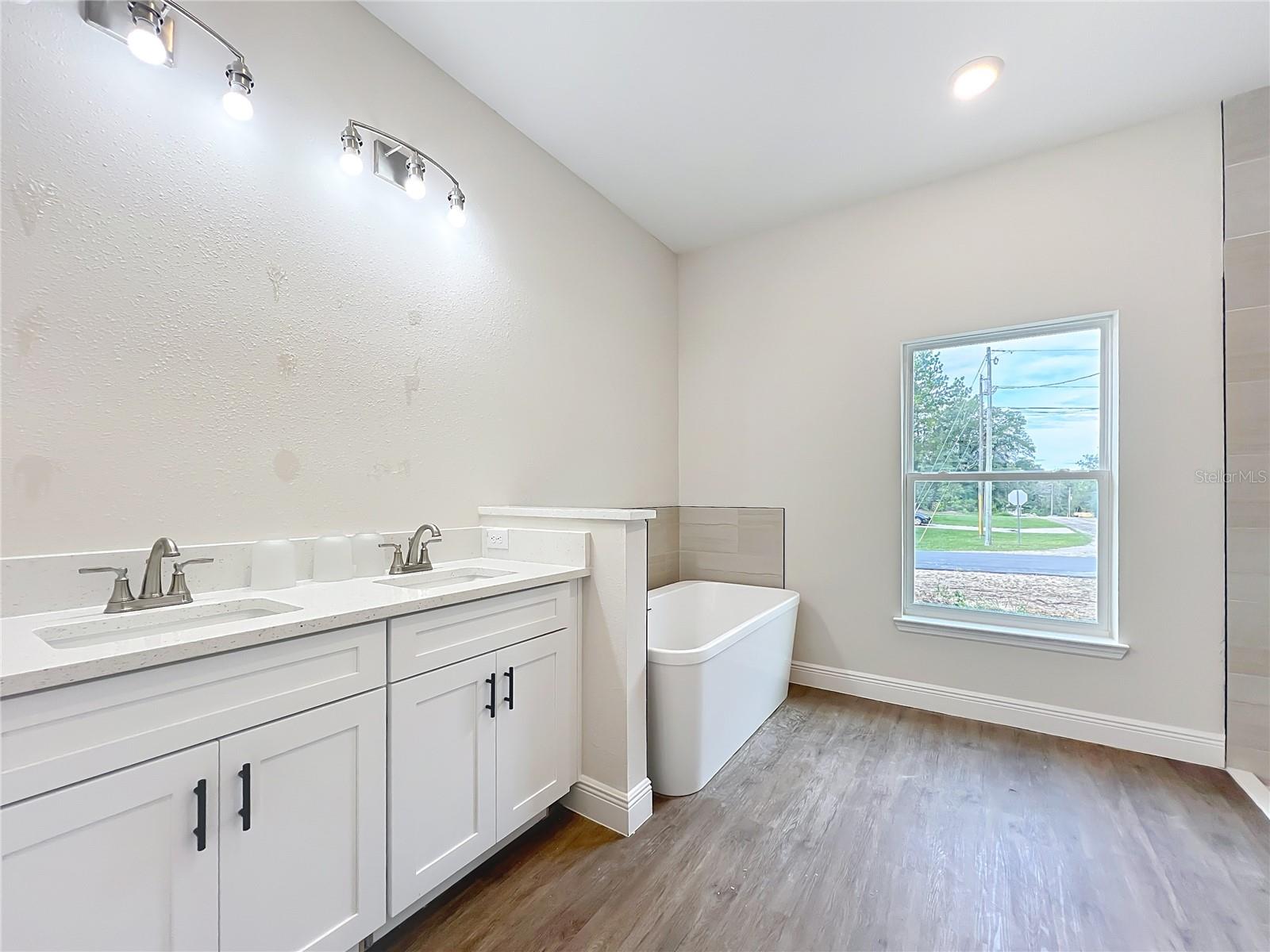 Image 20 of 41 For 8827 Mendoza Way