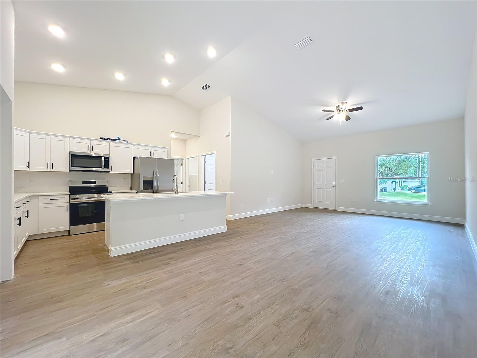 Image 4 of 41 For 8827 Mendoza Way