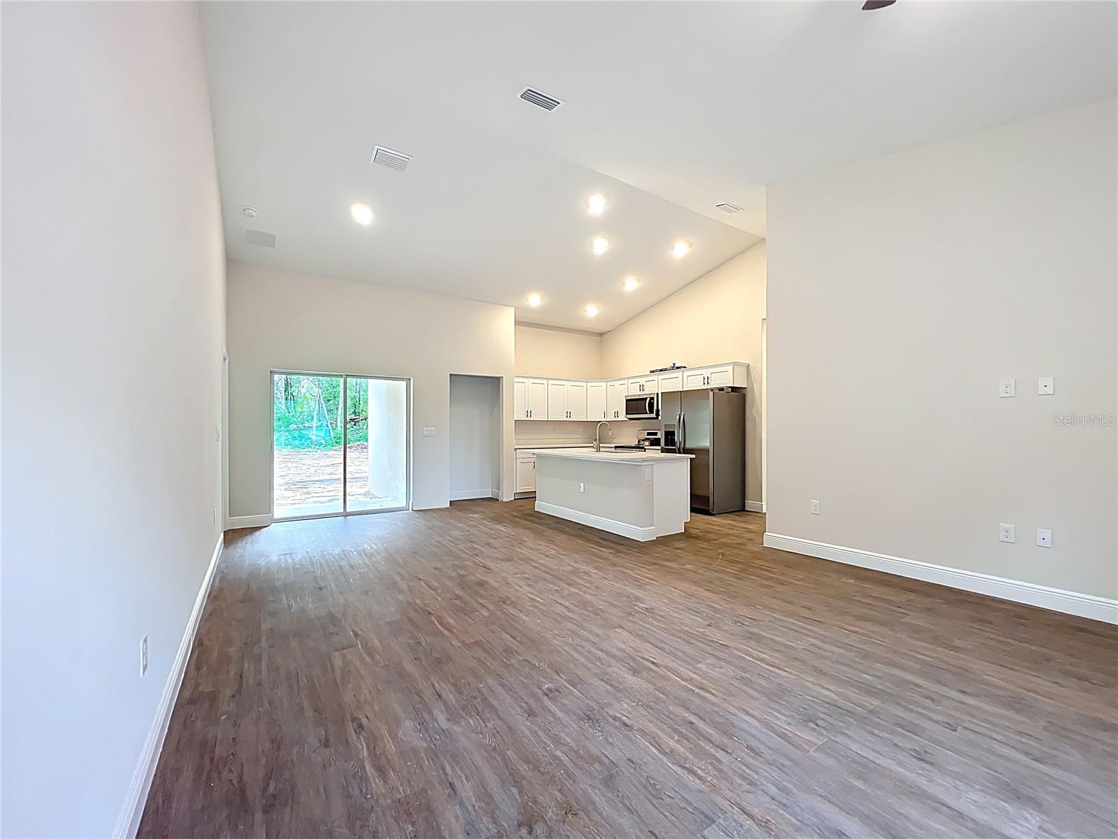 Image 6 of 41 For 8827 Mendoza Way