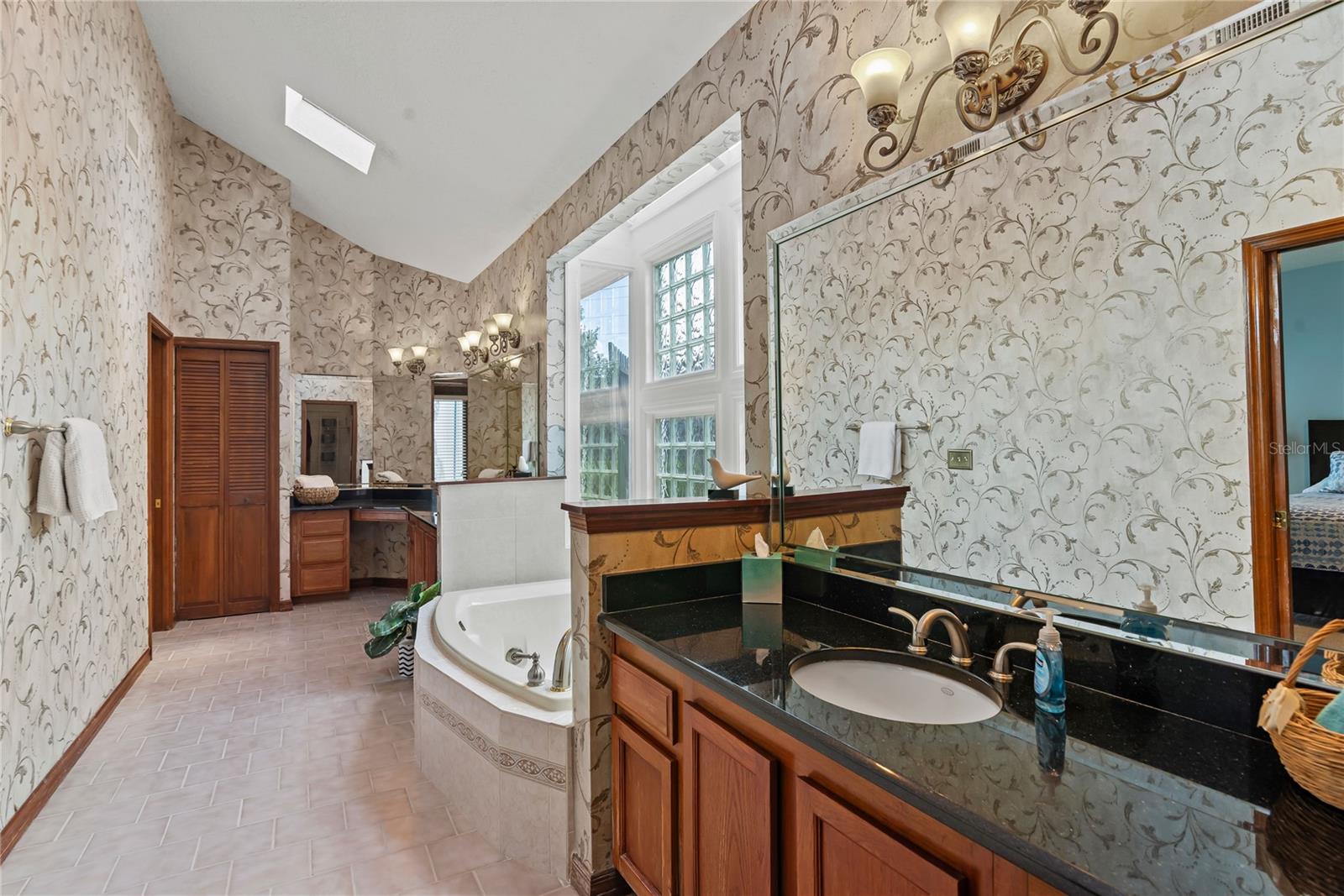 Image 23 of 59 For 5329 Foxshire Court