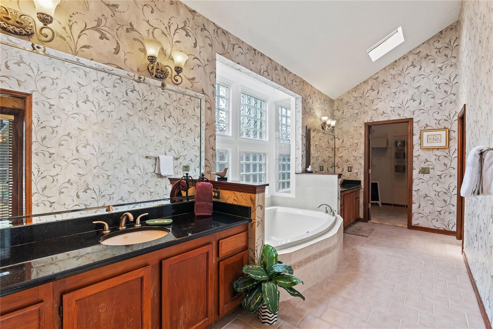 Image 24 of 59 For 5329 Foxshire Court