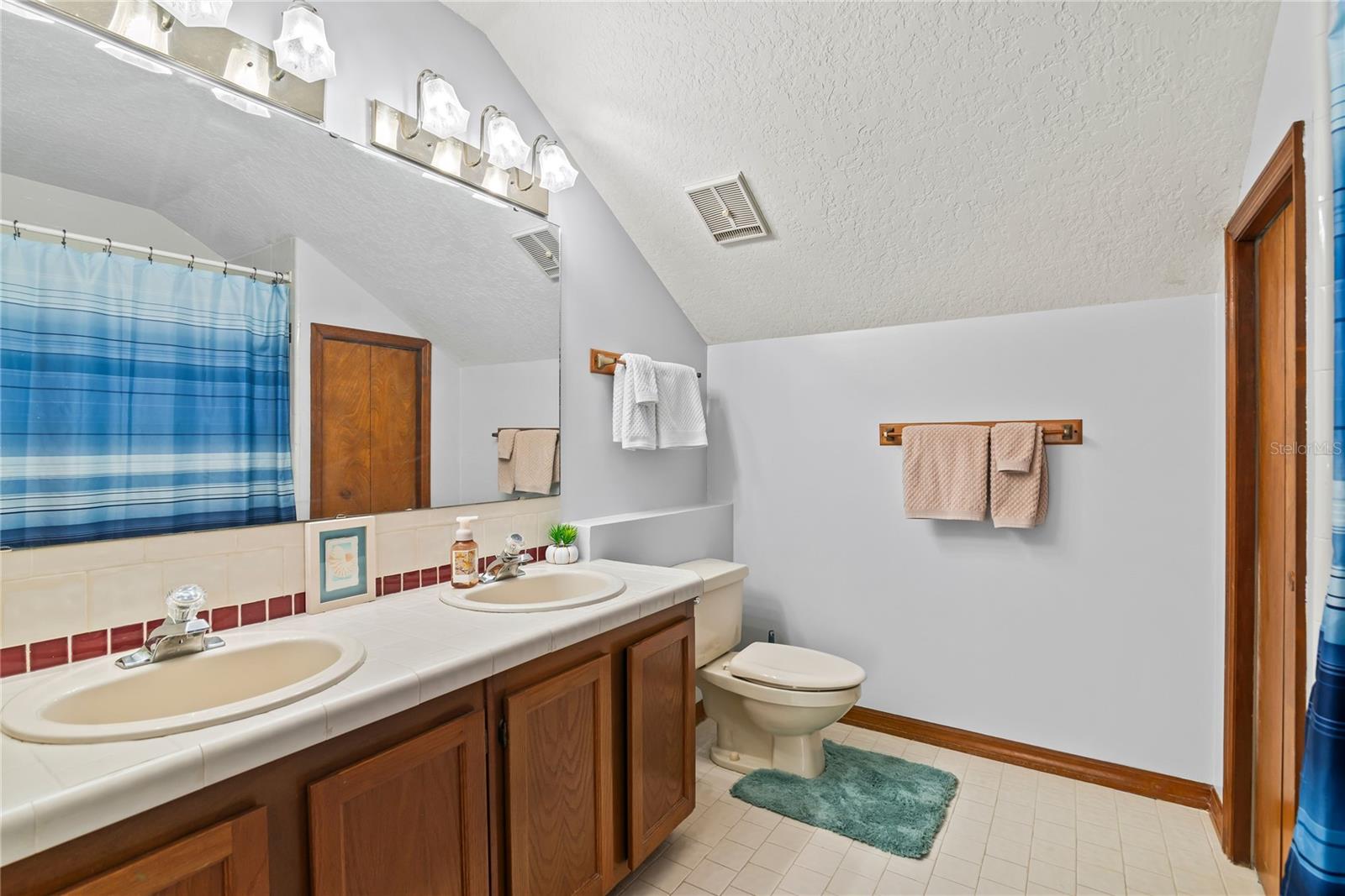 Image 37 of 59 For 5329 Foxshire Court