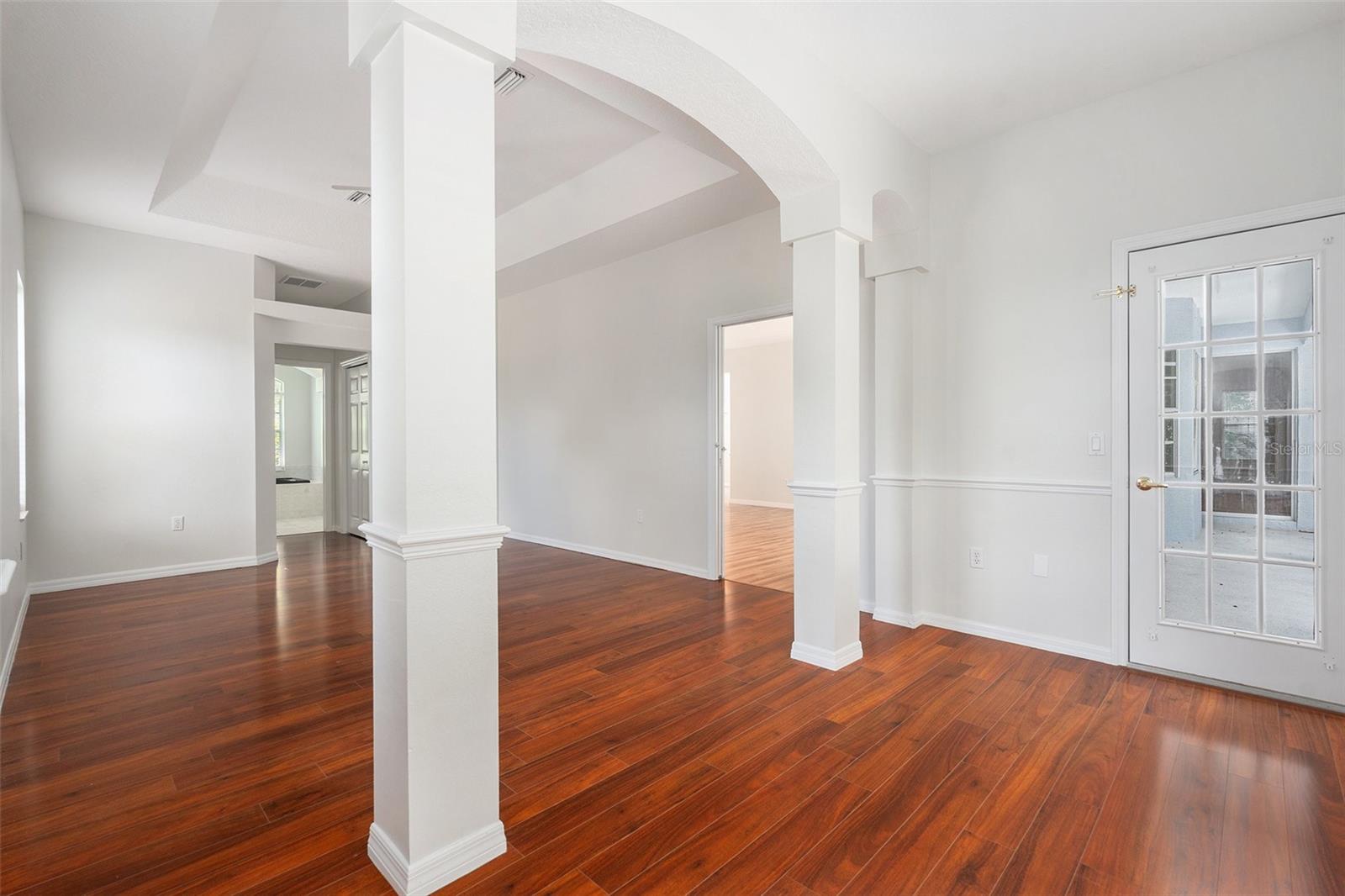 Image 10 of 26 For 14606 Linden Drive