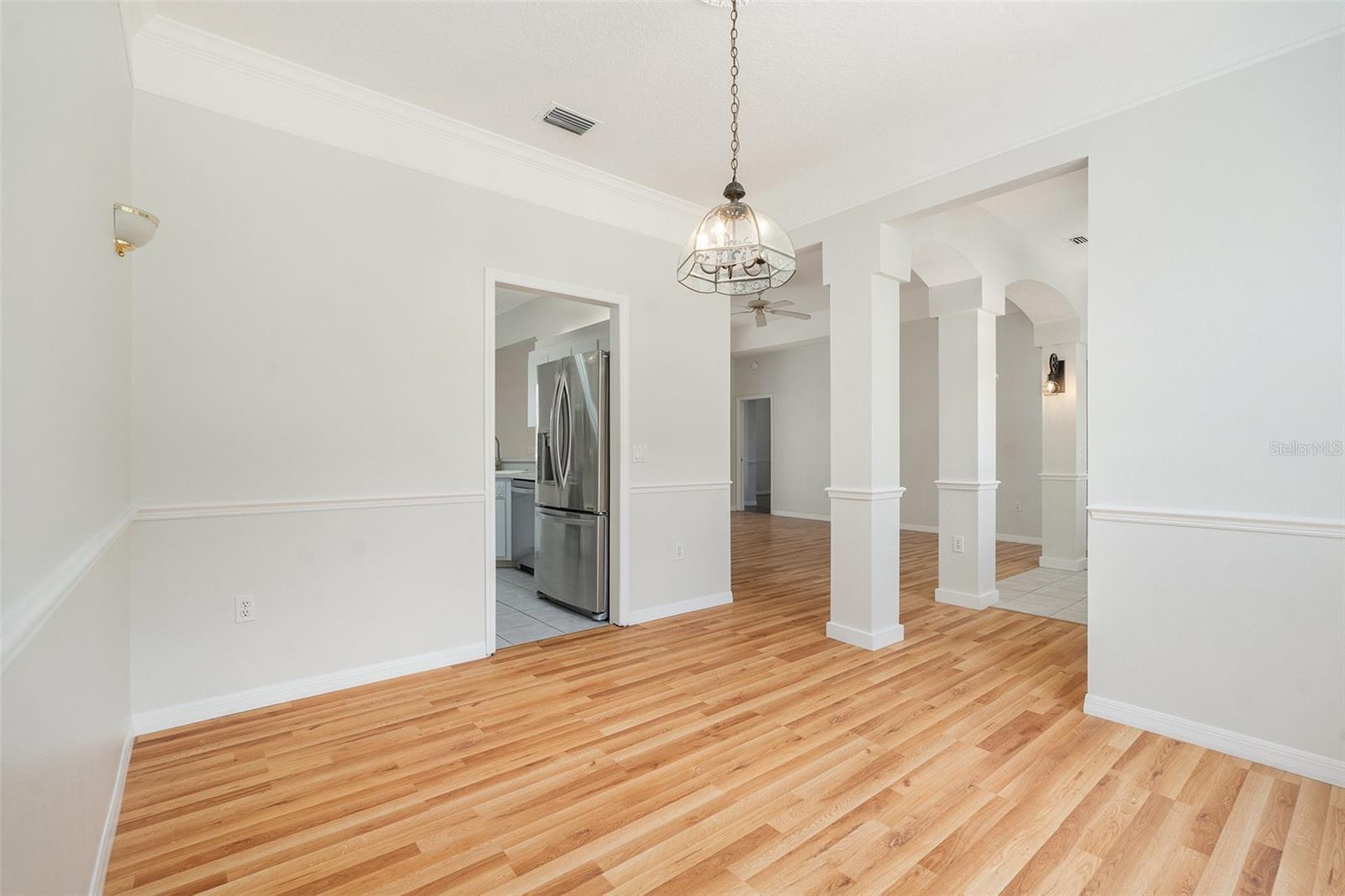 Image 11 of 26 For 14606 Linden Drive