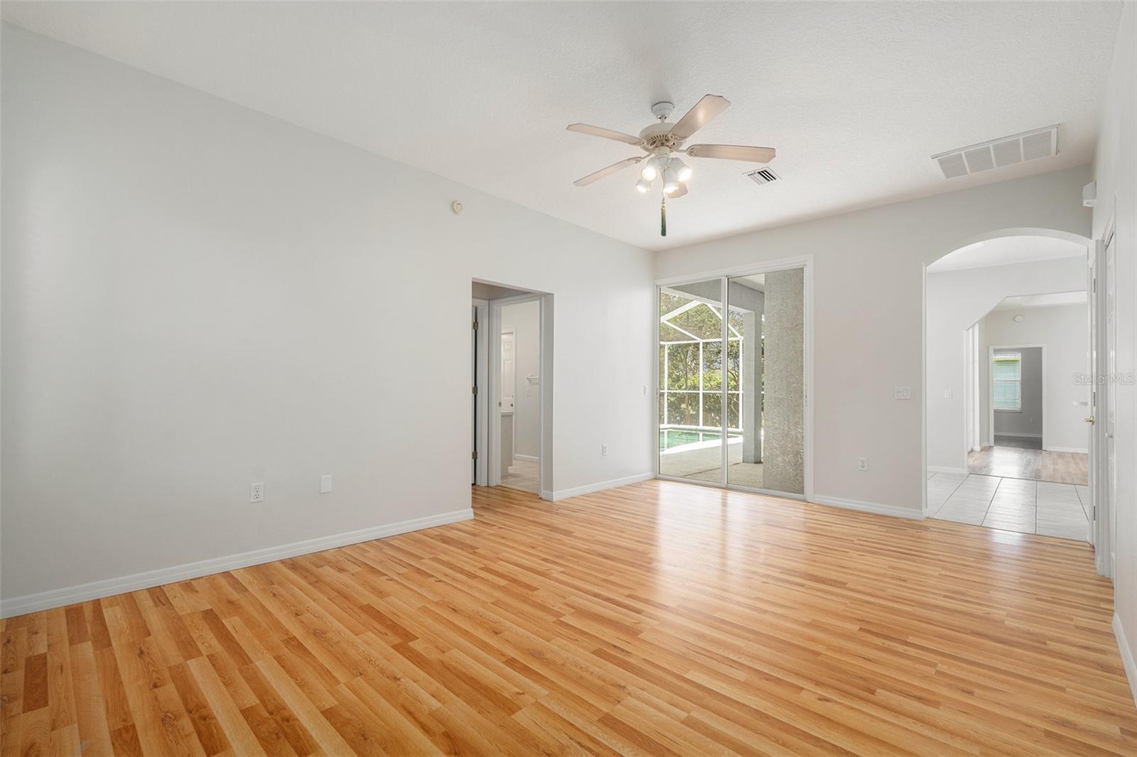 Image 13 of 26 For 14606 Linden Drive