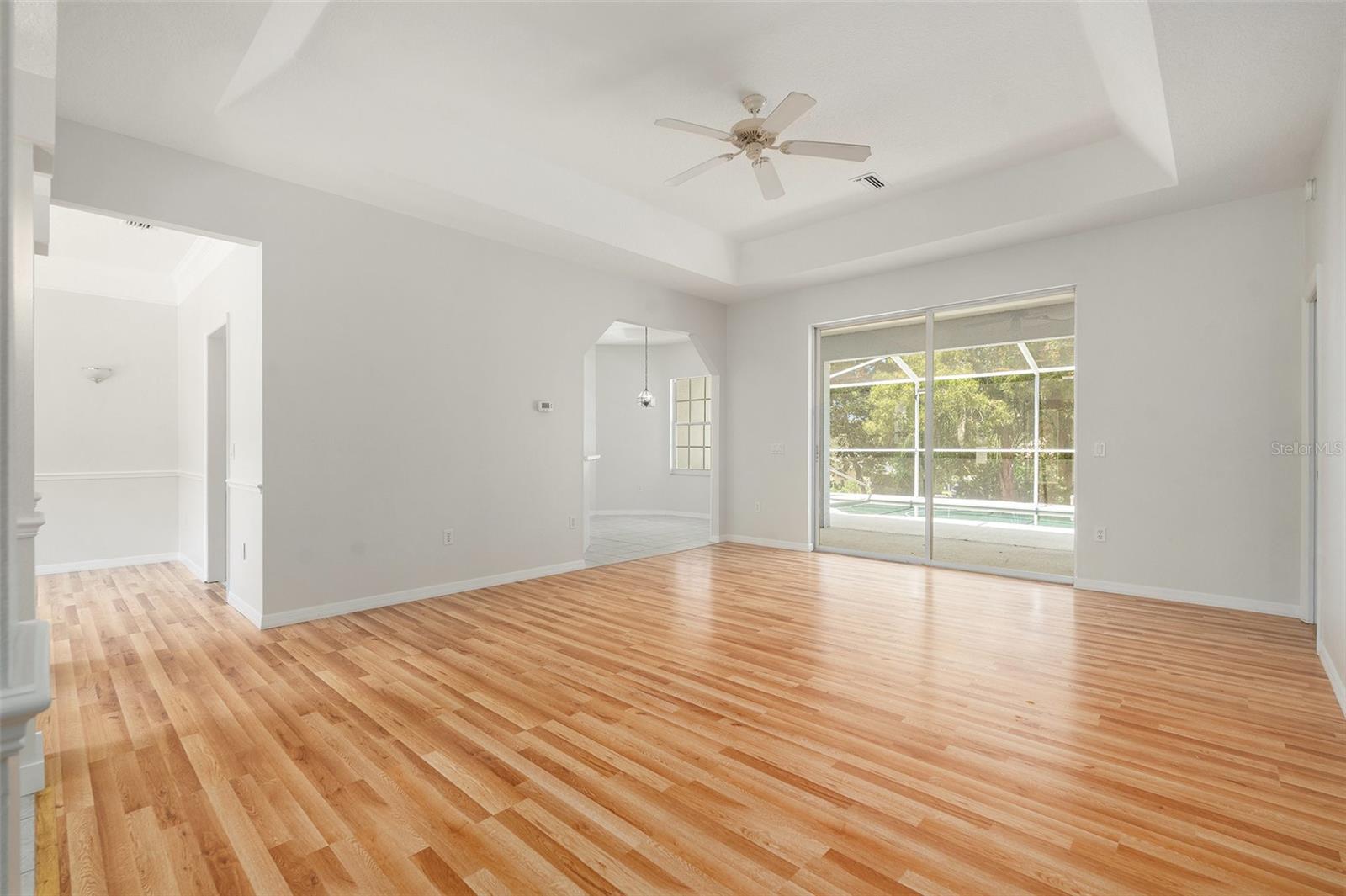 Image 14 of 26 For 14606 Linden Drive