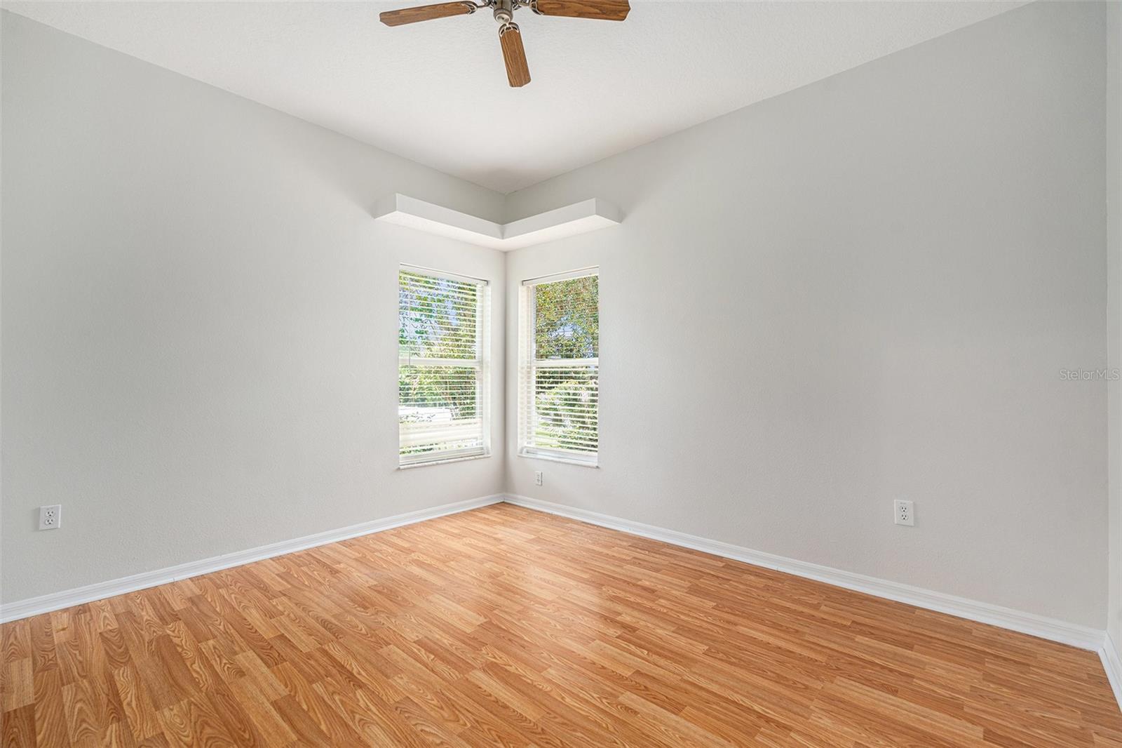 Image 15 of 26 For 14606 Linden Drive