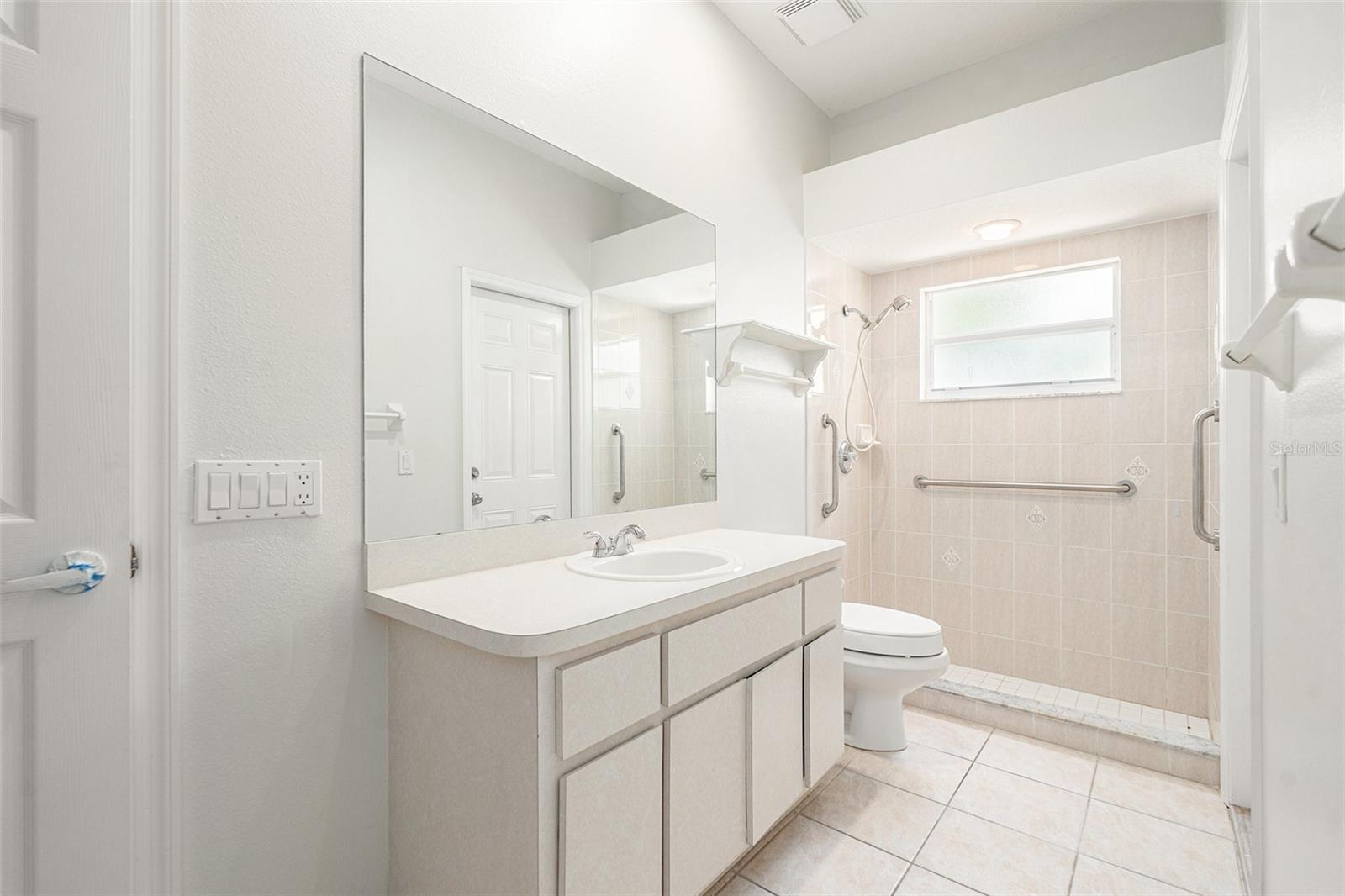 Image 19 of 26 For 14606 Linden Drive
